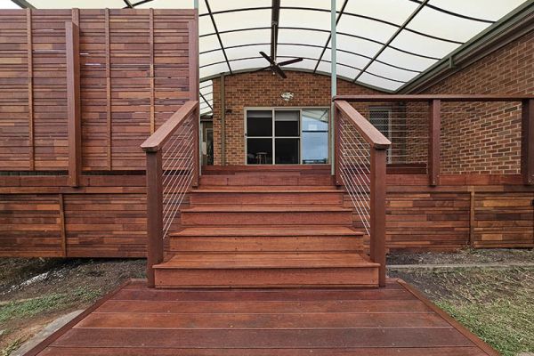 stairs-balustrades-170FD82740-AAE4-34BD-FD0D-764538B1448E.jpg