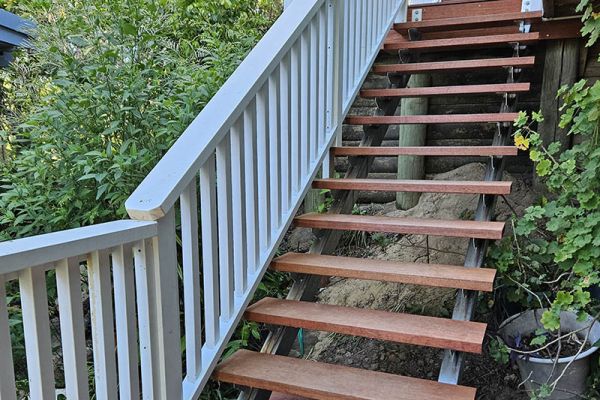 stairs-balustrades-25001080C2-331F-48CD-14AB-2BA59AAC493F.jpg