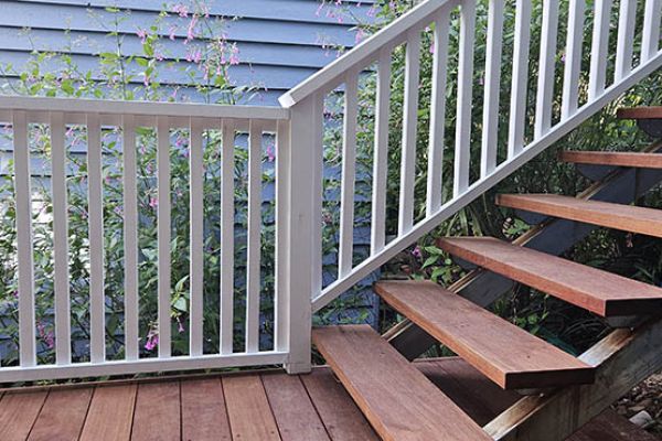stairs-balustrades-26689E7D06-D496-790E-0BD8-9CB3E6564C4E.jpg