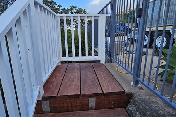 stairs-balustrades-35D3457F1C-72A4-A354-E202-512AE93F89A6.jpg