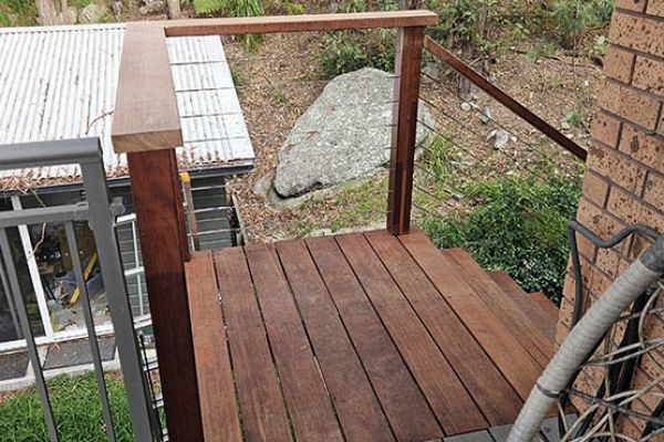stairs-balustrades-4030419574-EBBF-636B-558A-834519B5A695.jpg