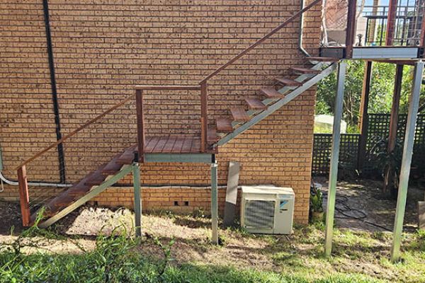 stairs-balustrades-50B4123AA9-EEE5-4409-80DE-A378EF7AA26F.jpg
