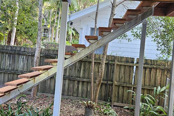 stairs-balustrades-52E5499F33-187B-5BE3-791F-F8955E88608F.jpg