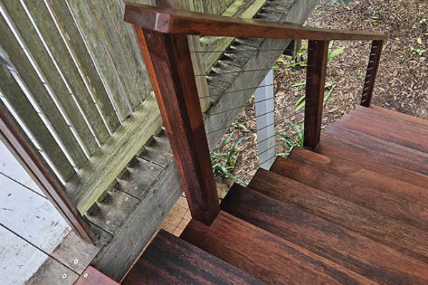 stairs-balustrades-605343EEF7-11A5-9E3C-80D1-5D73310F6886.jpg