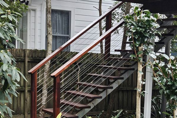 stairs-balustrades-73A9AA8911-5021-CAF6-D75B-346E15DFD11F.jpg